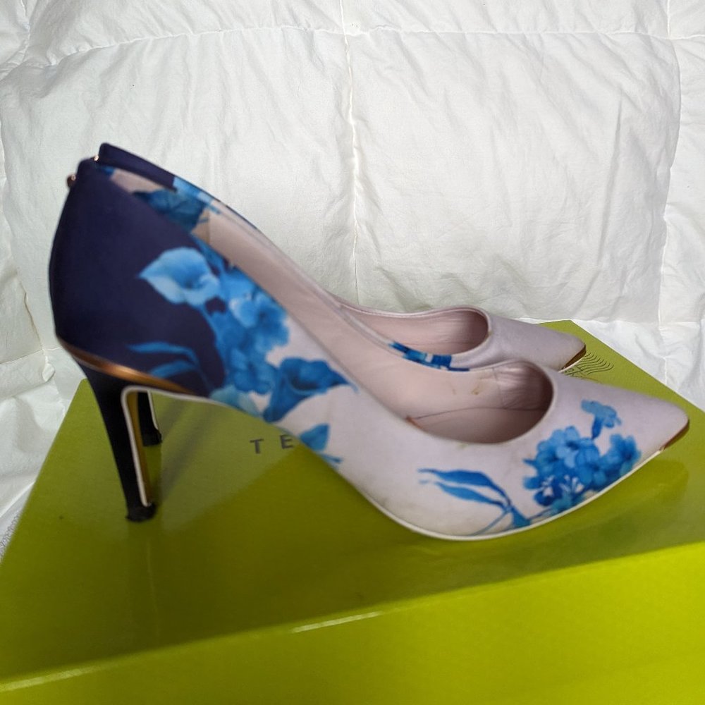 Ted Baker Wishirp heel size 6.5 color pink fantasia